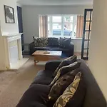 4 Bed Comfy House In Birmingham