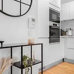 Axium Escape- 2 Bed Apartment, Birmingham City Centre