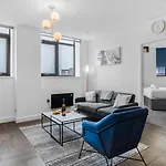 Priority Suite - Modern 2 Bedroom Apartment In Birmingham City Centre - Perfect For Family, Business And Leisure Stays By Estate Experts