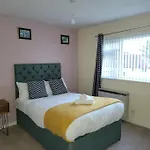 Lovely Apartment With Free Parking & Wi-Fi