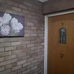 Lovely Apartment With Free Parking & Wi-Fi