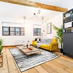 Loft Apartment - Near City Centre - Smart Tv- Wifi - Netfix - Parking - Top Rated - 2Nt