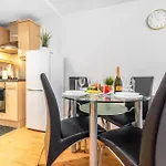 City Centre - Two Bed Apartment - Digbeth - Secure Parking - Netflix - Wifi - 15A