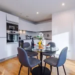 The Olson Suite - Free Parking, Fast Wifi, City Center