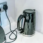 The Windmill Suite - Long Term Discounts, Fast Wifi, Groceries, Up To 6 People