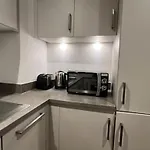 1 Bed 1 Bath Central Apartment