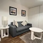 1 Bed 1 Bath Central Apartment