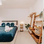 Stylish Grade II Listed City Pad, City Centre, Fast Wifi, Contractors, Families