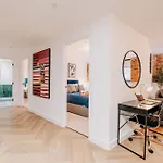 Grade II Stunning City Living, City Centre, Fast Wifi, Families, Contractors