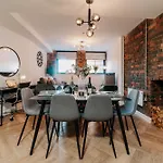Grade II Stunning City Living, City Centre, Fast Wifi, Families, Contractors