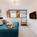 Grade II Stunning City Living, City Centre, Fast Wifi, Families, Contractors