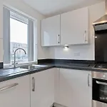 Luxury City Centre 2 Bed Retreat - Sleeps 4 - Free Parking