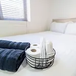 Captivating 1-Bed Studio In Birmingham