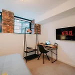 Grade II Listed Unique City Gem, City Centre, Fast Wifi, Contractors, Family