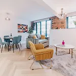 Grade II Listed Unique City Gem, City Centre, Fast Wifi, Contractors, Family