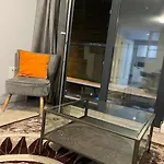 *Lux Cosy 2 Bedroom Apartment With Parking, Balcony*