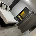 *Lux Cosy 2 Bedroom Apartment With Parking, Balcony*