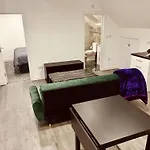 Warm Vibrant Apartment At The Top Very Close To Birmingham City Centre