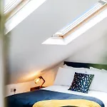 Kunda House Pershore 1257