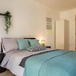 Natural Light City Center Pad