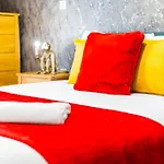 Modern Arcadian Centre Apartment By Azura Nights