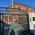 Modern & Cosy 2-Bed Apartment Near Nec, Airport & Jlr!
