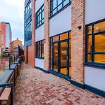 Wifi | 2Bedrooms | 10Min Away To Major Attractions