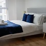 Modern Central Apartment - City Centre - Fast Wifi - Near Utilitia Arena & Icc