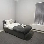 2 Bedroom Apartment Near Airport - Nec - City Centre