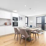 Broadway Mailbox Luxury New 1 Bed Apartment With Free Parking