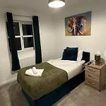 Fort House 6 Large Private Bedrooms With 7 Beds, Close To Nec, Jlr, City Centre