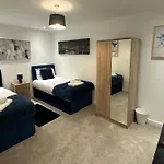Fort House 6 Large Private Bedrooms With 7 Beds, Close To Nec, Jlr, City Centre