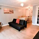 The Brum Home - Garden, Netflix, Bbq, 3 Tvs, Huge Lounge Or Quadruple Bedroom Plus 2 Double Bedrooms