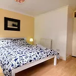 The Brum Home - Garden, Netflix, Bbq, 3 Tvs, Huge Lounge Or Quadruple Bedroom Plus 2 Double Bedrooms