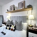 Chic Birmingham Studio With Natural Light!