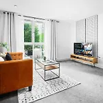 Birmingham City Centre Deluxe Apartment - Secure Parking 36C