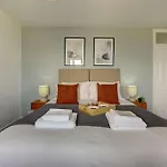 Retreat Close To The N.E.C. Airport Resort World
