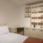 Elmdon House With 4 Spacious Bedrooms To Choose