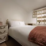 Elmdon House With 4 Spacious Bedrooms To Choose