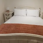 Elmdon House With 4 Spacious Bedrooms To Choose