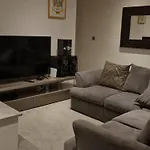 Spacious Top Floor 2 Bedroom Apartment In St Pauls Square
