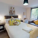 Central Balcony - 1 Bed Entire Apartment