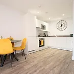Urban Oasis In Vibrant Birmingham!