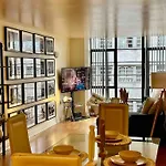 Urban Chic: 2 Bedroom Apartment In City Centre + Free Parking