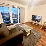 Stylish City Centre 1Bd Apartment 0.6M Train Sta