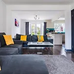 Cozy Family Space Great For Groups, Relocations, Contractors Sleep 4 - 11 Guests