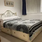 Spacious Two Bed Flat With Free Secure Parking