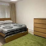 Spacious Two Bed Flat With Free Secure Parking