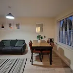 Stylish 2 Bedroom Apartment Sleeps 4 Contractors And Corporates Welcome