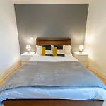 Superb 1 Bedroom Serviced Apartment In City Centre